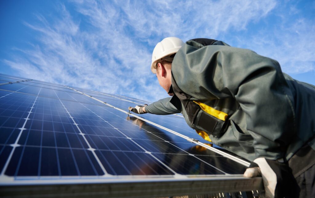 Další solární firma míří do úpadku. FG Energy dluží zákazníkům miliony a chystá reorganizaci.