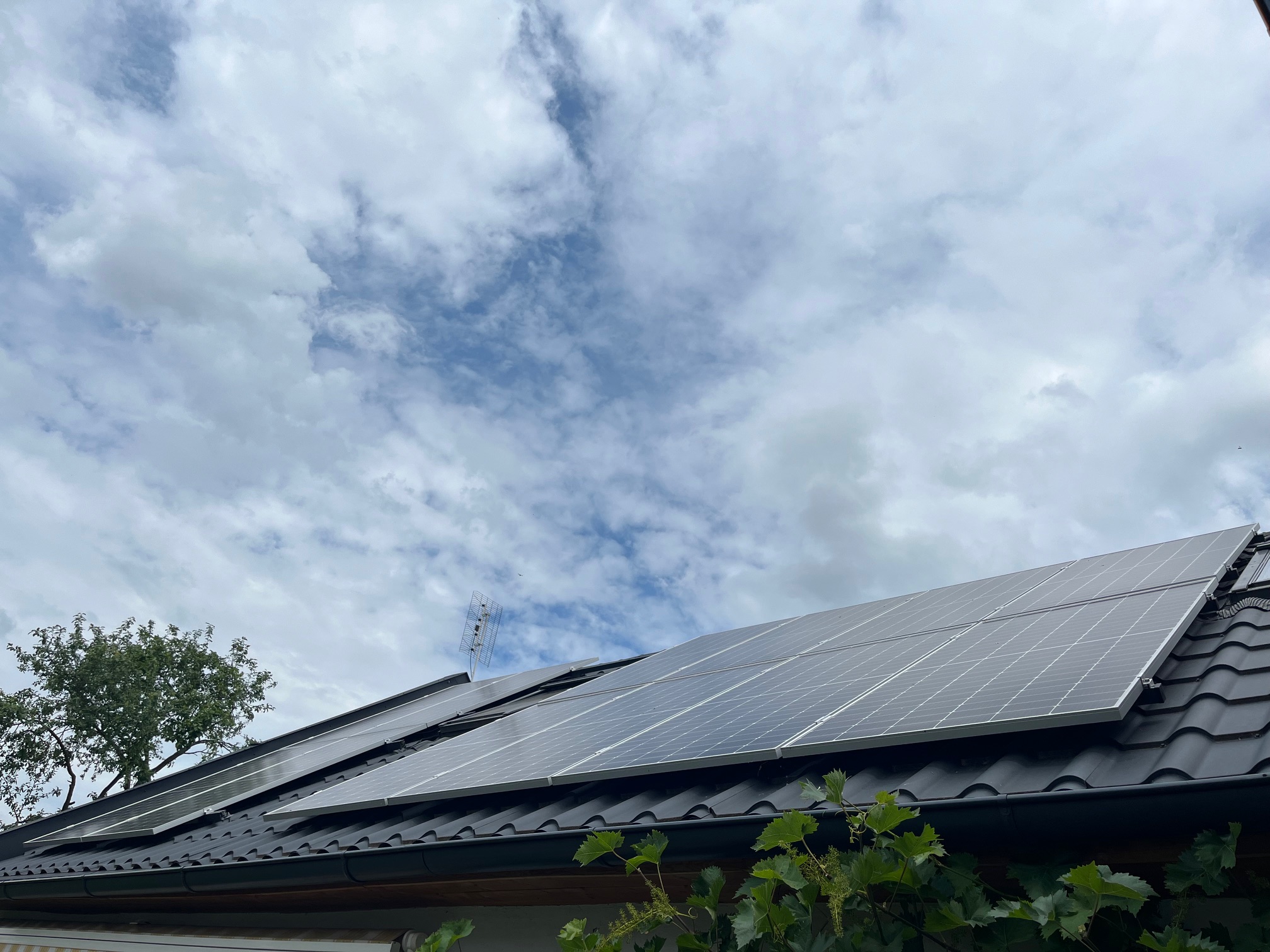 Fotovoltaická elektrárna na rodinném domě v Tlumačově – fotografie 3