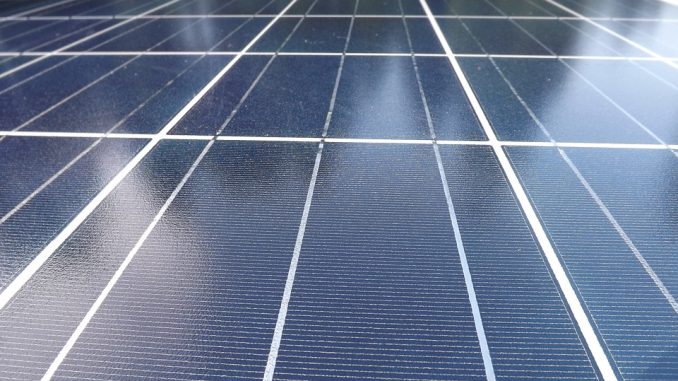 Vědcům se podařilo vyvinout nový “tandemový” solární článek s rekordní účinností 33,20 %